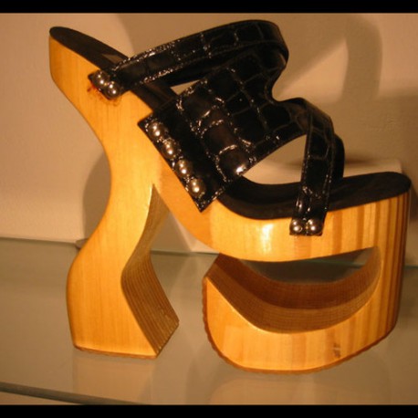 ZUECO MADERA TALLA 7 US