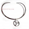 COLLAR CURVO CON TRISKEL 3 PUNTAS 7213