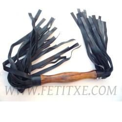 FLOGGER CORTO CUERO Y MANGO DE MADERA PONY 8300